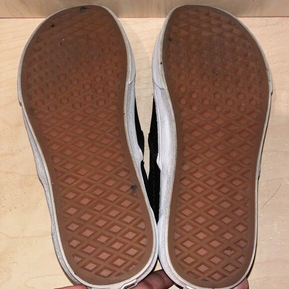 VANS • Perf Leather Classic Slip-Ons • Size 6 - Picture 6 of 6